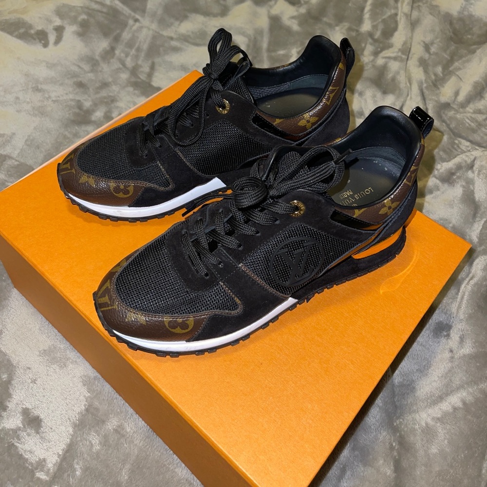 Louis Vuitton Black Run Away Sneaker size 39